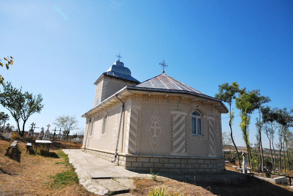 Biserica - vedere exterioară